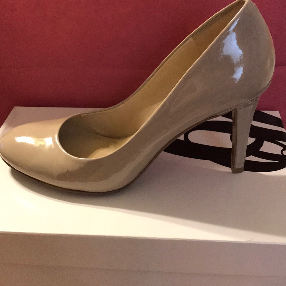 Nude (practically new) Nine West pumps!